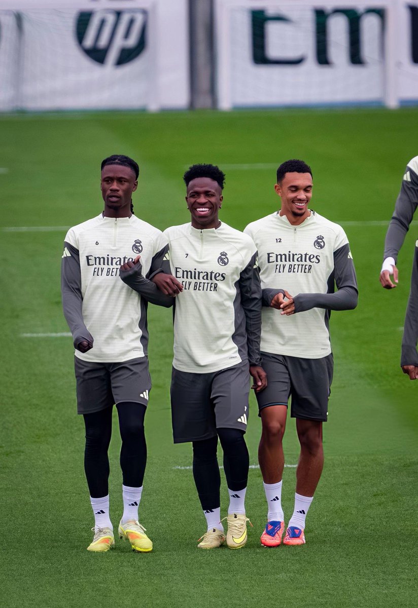 (fan) REAL MADRID FANS 🤍 tweet media