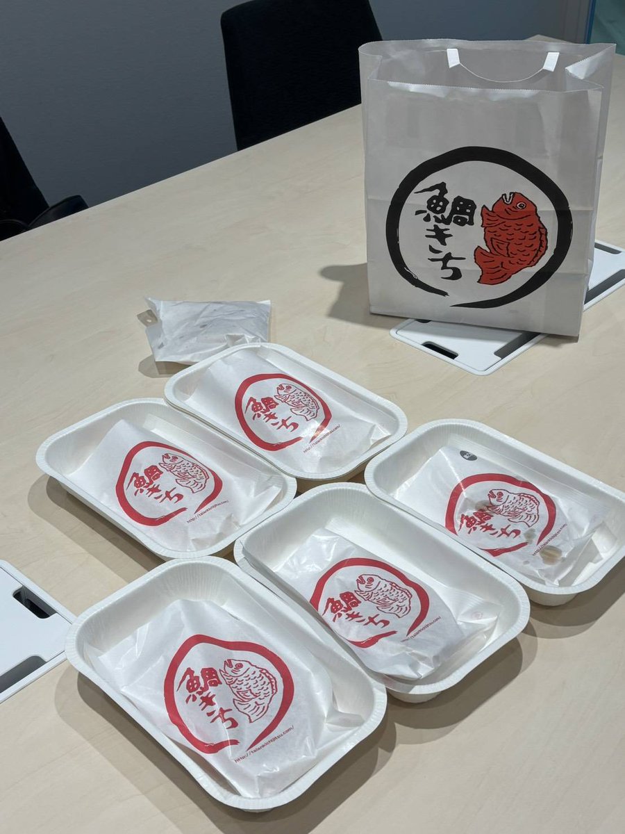 COLORweb_'s tweet photo. 【鯛きちのたい焼き食べてみた】
仙台のたい焼き屋さん「鯛きち」のたい焼きをたくさん食べてみました！
「気になる味はあるけど、いつも同じのを食べてしまう……」という方、必見です👀
 https://t.co/XIFfmrGZZg #Amebaブログ #アメブロ https://t.co/569LPa7qmW