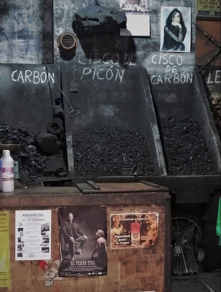 Hay lugares 
donde el tiempo se queda quieto…

La Carbonería de la calle Parras