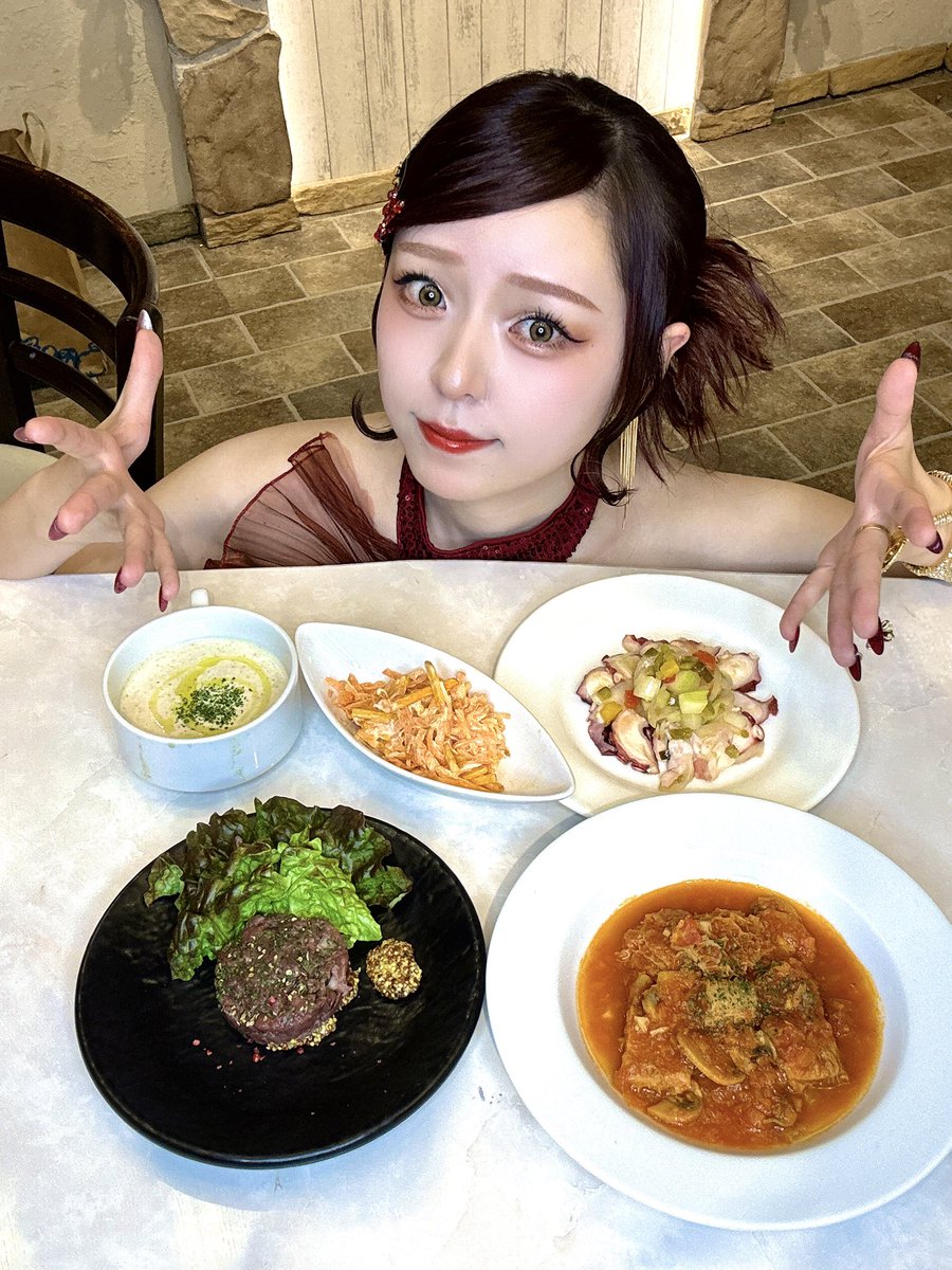 もなイベントはじまってますよー！！
謎名前のごはんの正体だよー！食べに来て♡