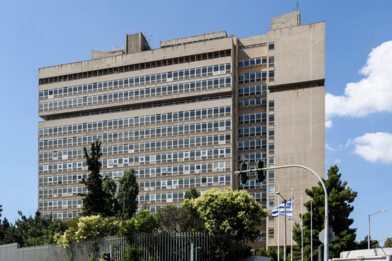 Speedynewsgr's tweet photo. Στο μικροσκόπιο 1.250 Ιρανοί στην Ελλάδα - Στενοί έλεγχοι σε 170 που ήρθαν το τελευταίο τρίμηνο - https://t.co/SWWzKdopH4
#αστυνομία #ελεγχοι #Ελλάδα #ΕΥΠ #Ιρανοί https://t.co/ZkLFFpjsJp