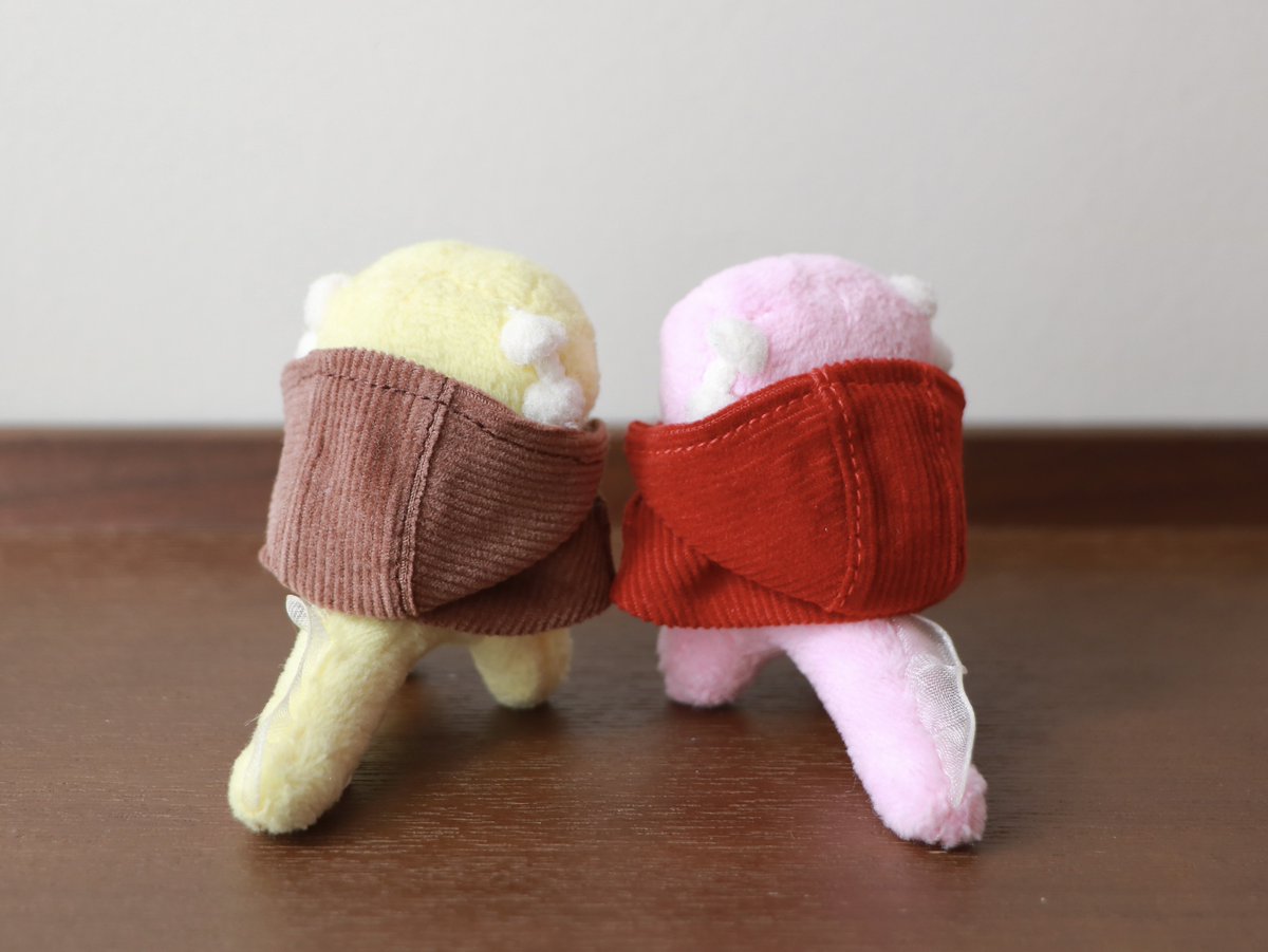 詳細につきましてはお手数ですがプロフURLから、またはminneアプリにて"ダッフルケープ"とご検索いただきご確認をお願いいたします🙇‍♀️(新着トップに出てくると思います)

ちなみにですが、フードを被らずにご着用いただいてもとても可愛いです😭
#うぱマルシェ