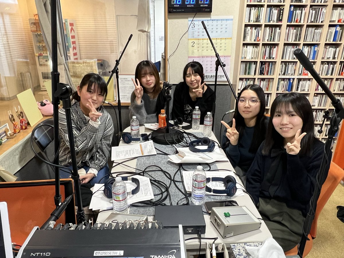 このあと午後9時からは、
すくーるON AIR✨最終回✨

最後は番組の主力として頑張ってくれました！花巻北高校“歴代の”放送部の皆さんに集まっていただきました！🎤✨✨

今月もよろしくお願いいたします！！！

ネットから
jcbasimul.com/fmone

#FMOne #花巻市