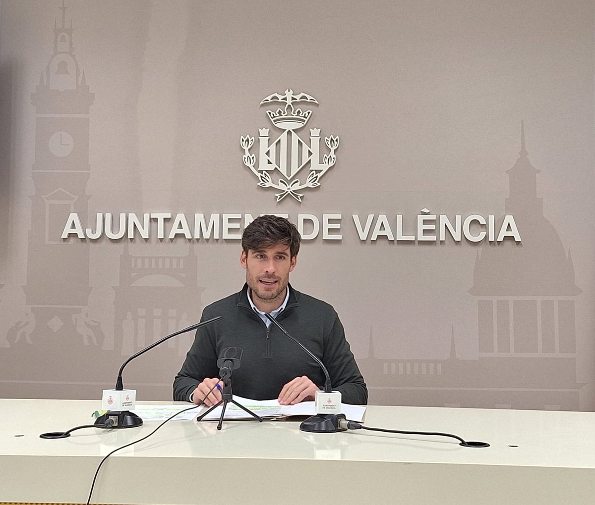 AjuntamentVLC's tweet photo. 🔶 Acords #JGL
◾ Adjudicacions d'obres:
-Reforma i ampliació #CEIP San José de Calasanz #PlaEdificant (4,8 M€).
-Infraestructures viàries afectades per la #DANA en #Castellar-l'#Oliveral i #ForndAlcedo
-Conservació, manteniment i restauració del Museu de la Ciutat, per acollir provisionalment obres de #Sorolla.
◾ Inici licitació contracte del sistema informàtic de l'Ajuntament (24,6 M€)
◾ Subvencions:
-Convocatòria ajudes 'Contrata València 2026' per a autònoms i pimes (1,5 M€)
-Taxes certificacions d'idiomes
-Projectes que promouen la #igualtat entre dones i hòmens (150 mil €)