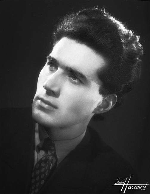jeannebarrot22's tweet photo. Michel Piccoli en 1945
Photo du Studio Harcourt https://t.co/Owbe8XcUf4