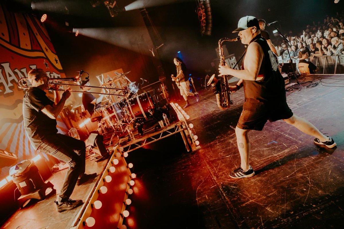 Chris DeMakes tweet media