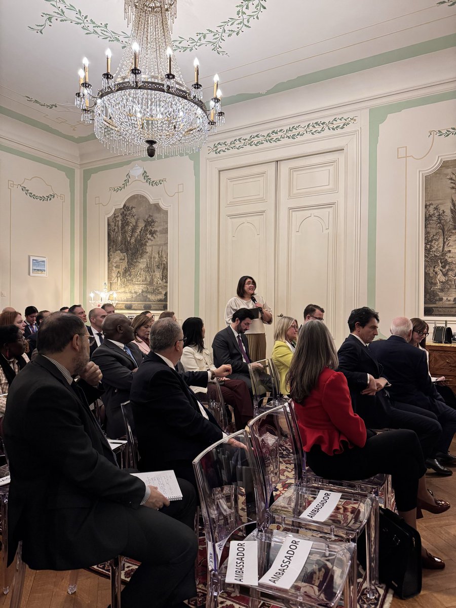 Embajada de Colombia en Países Bajos tweet media