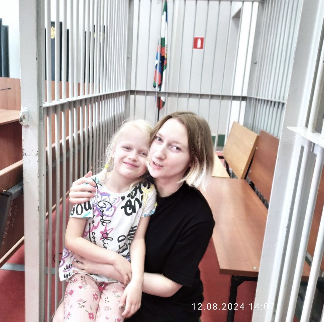 В Самаре вынесли приговор по дикому даже по нынешнем временам делу. 

Провокатор познакомился с девушкой, молодой матерью, втерся в доверие и в личных беседах развел ее на рассказ, как в теории вступить в РДК и почему война – это плохо. Все это записывал и относил в ФСБ. Там из
