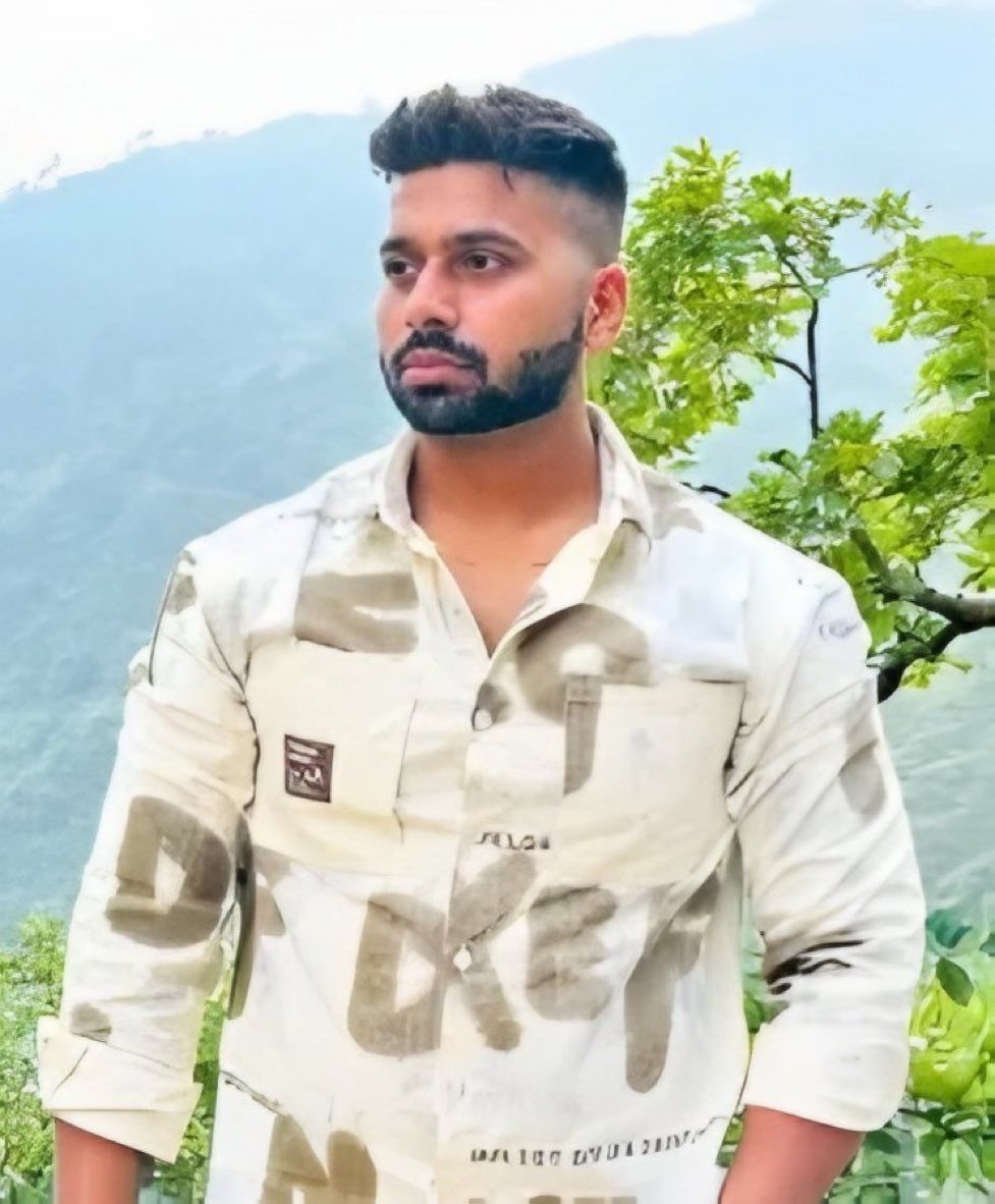 देश की राजधानी दिल्ली में दिन-दहाड़े एक बहुसंख्यक हिंदू युवक की हत्या एक हिंदू त्यौहार मनाने पर कर दी गई और कोई मोमबत्ती नहीं जला रहा, ना कोई placard ले कर रैली कर रहा है। पश्चिमी दिल्ली में ऐसी दरिंदगी पहले भी हुई , लेकिन लोग इसके आदती हो गए है । डॉक्टर नारंग, अंकित शर्मा जैसे