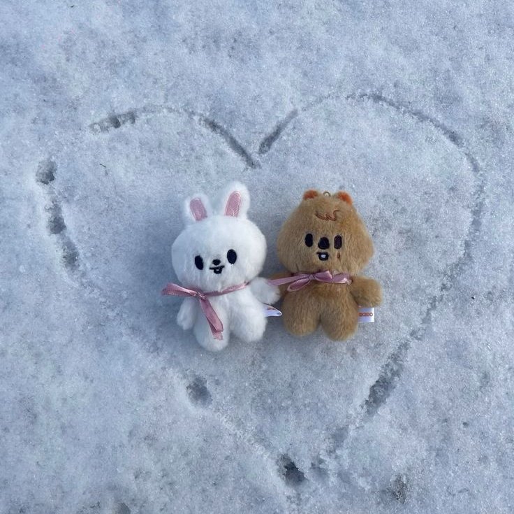 esposodeleeknow's tweet photo. #Minsung au | llaveros

Dónde Han Jisung le termina comprando llaveros a él que le gusta en forma de chamuyo.

O...

Donde Minho manda fotos de sus pines y llaveros a el chat equivocado. https://t.co/IIJM9CeB7a