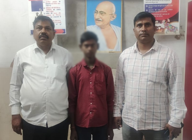 gorakhpurpolice's tweet photo. #gorakhpurpolice
#PoliceAction
#sspgorakhpur के निर्देशन में बालश्रम एवं भिक्षावृत्ति रोकने के अभियान के तहत #Ps_AHT टीम द्वारा 01 नाबालिग बालक को बाल श्रम करते हुए पाए जाने पर रेस्क्यू किया गया व नियमानुसार CWC के माध्यम से परिजनों को सुपुर्द किया जाएगा।
#UPPolice https://t.co/4TJWMNKa0c