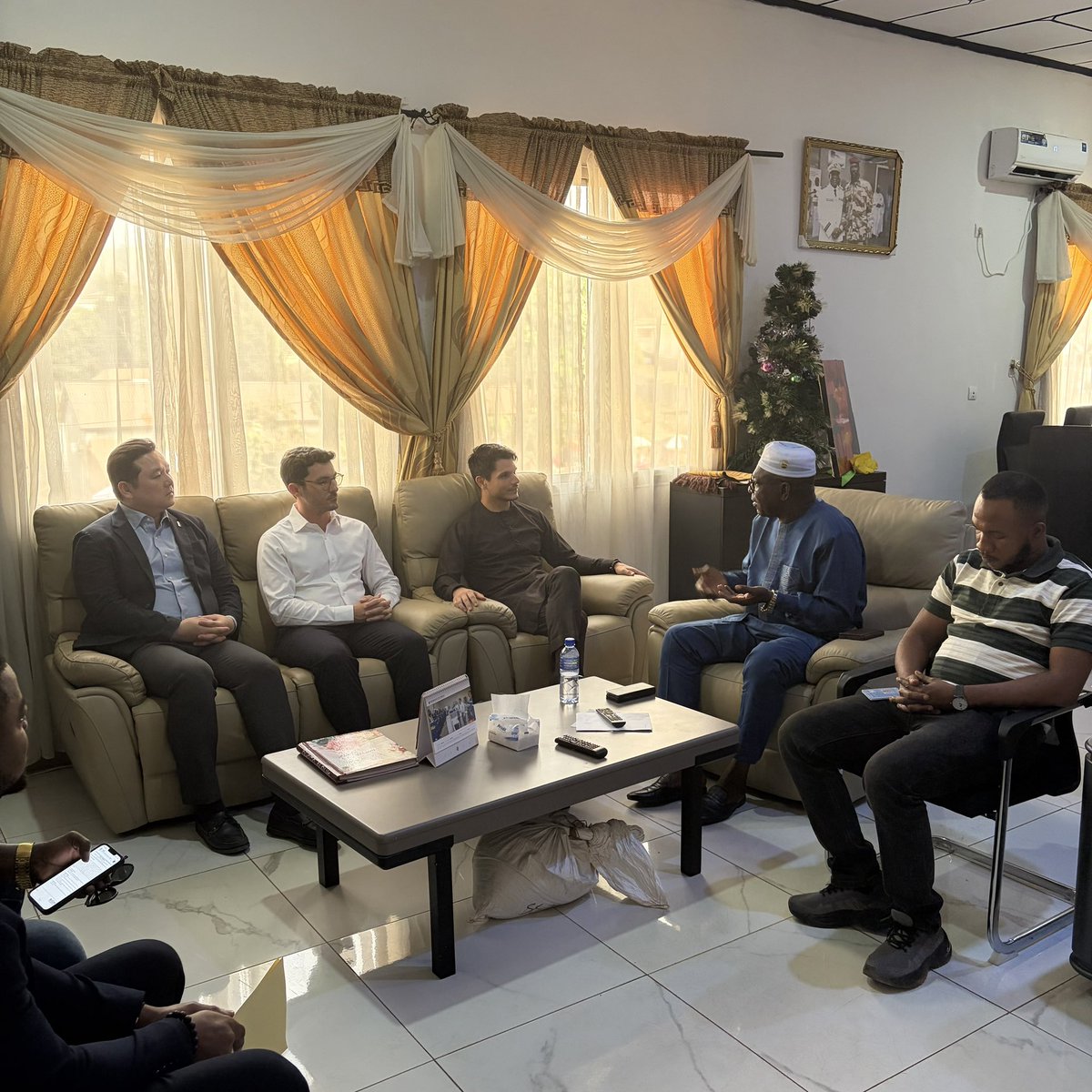 Embajada de España en Guinea tweet media