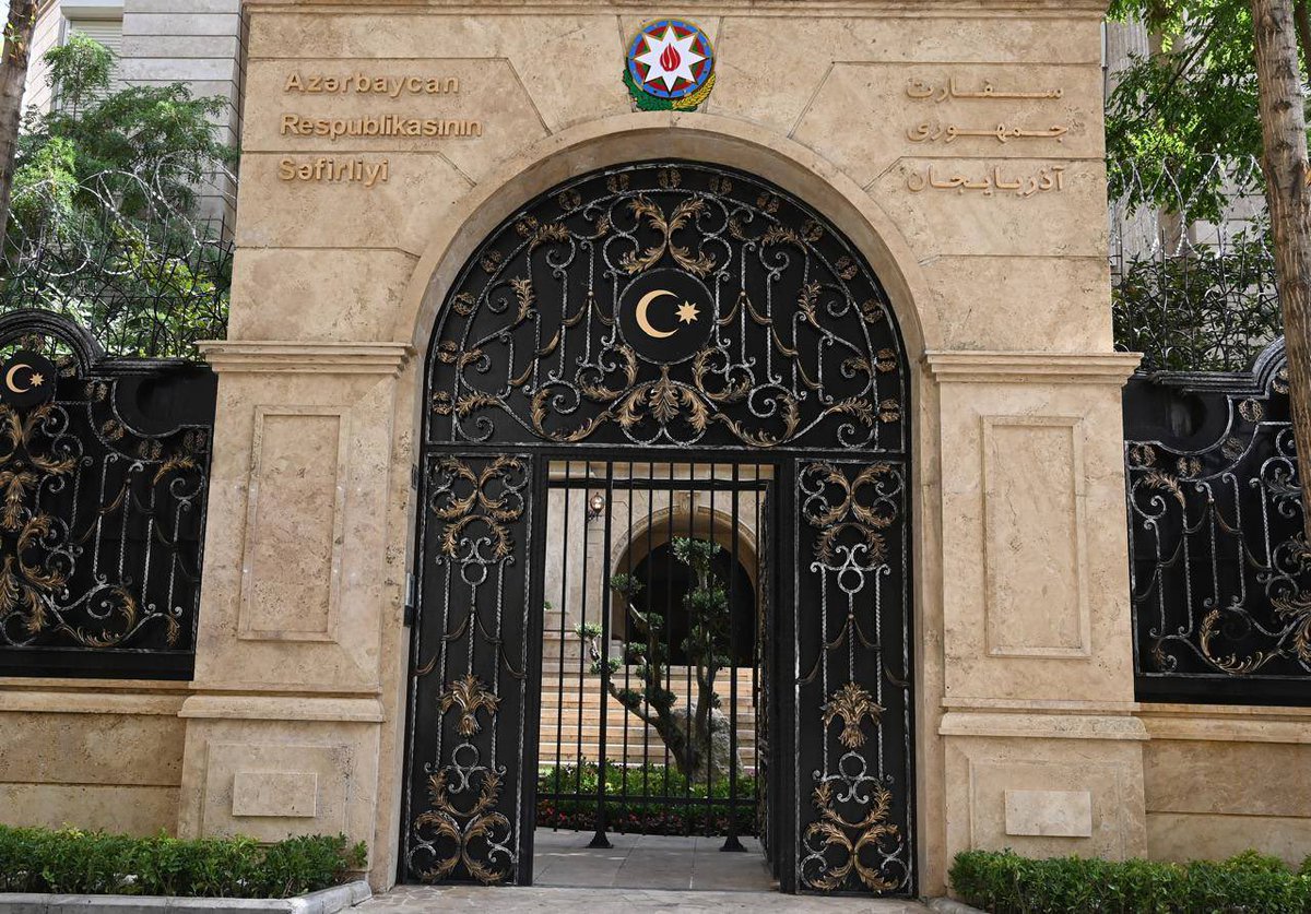 Tehrandakı Səfirliyimizin və Təbrizdəki Baş Konsulluğumuzun heyətlərinin təxliyəsi barədə göstəriş verilib. 
Son 3 ildə (2023-2026) artıq ikinci təxliyyə. 

🇦🇿

Instruction was given to evacuate the staff of our Embassy of Azerbaijan in Tehran and the Consulate General in Tabriz.