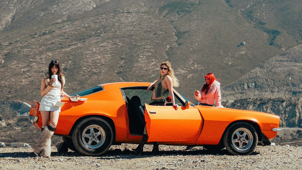 Rock Sound tweet media