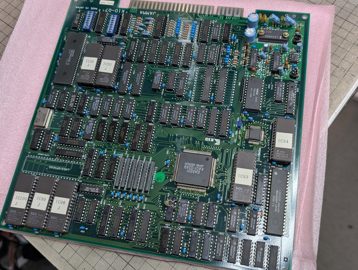 店頭にてビスコのアーケード基板『ぶろっけん』をお譲り頂きました