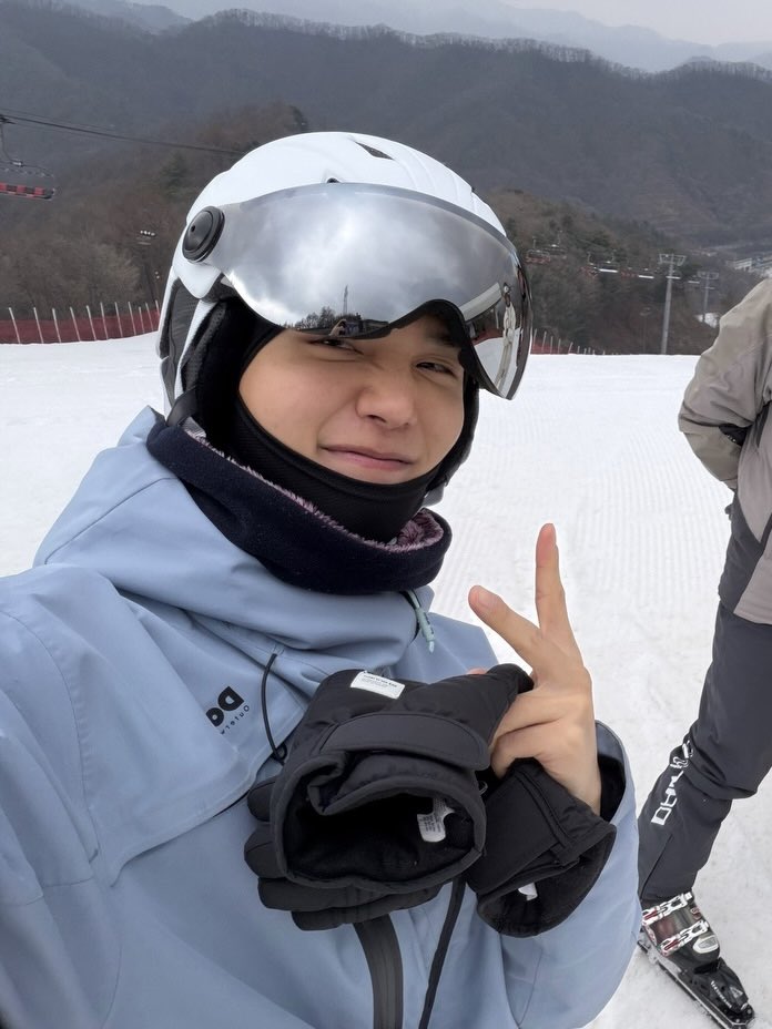 승훈이 오늘 게바라 님이랑 축구 코치 님이랑 스키장 다녀왔구낭 ⛷️🩵