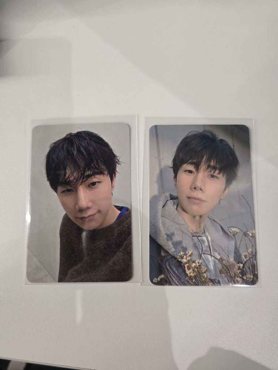 케타포 팝업 럭드 포카 교환올려요
저: 둘중하나
😇: 후드성규

LV때도 가능하고요 지금현장에도 있어요