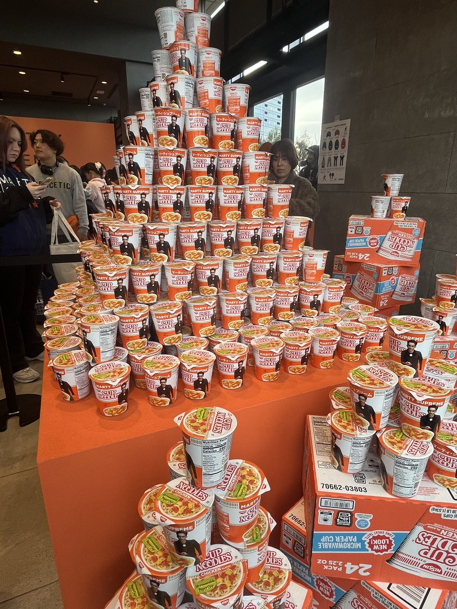 maipu_L's tweet image. Marty supreme pop up store in Tokyo🧡
ジャケット試着できたのがありがたかったです
#martysupreme #popupstore