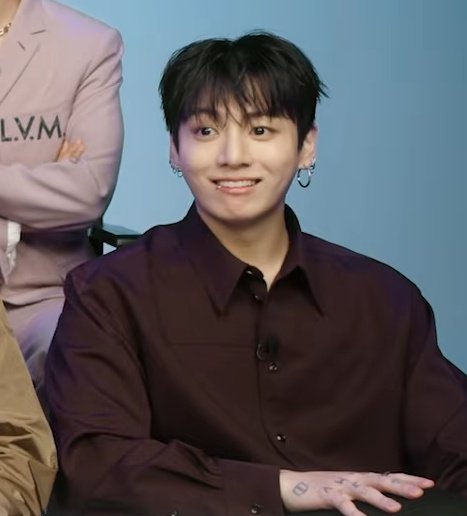 HELPPPP Jungkooks reaction when he found out abt Dynamites youtube views 😭😭😭
