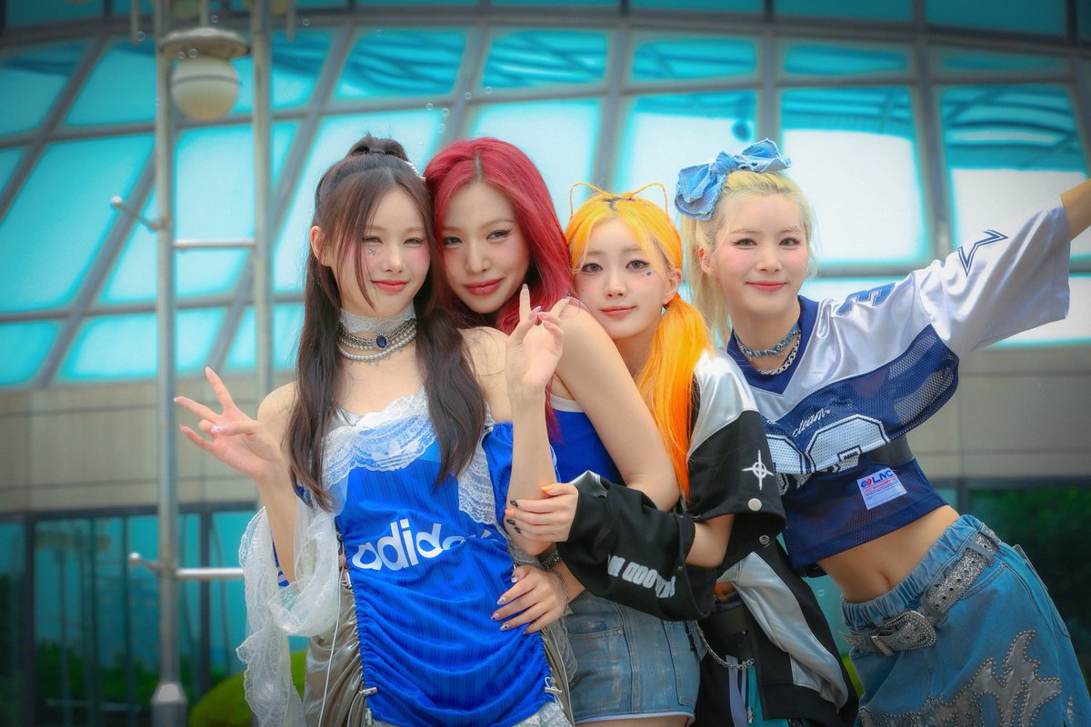 dotori_0713's tweet photo. 6주년 기념 보정 한거 여기다가도 올리기....
나에게 스케를 줘요 https://t.co/XUbpSpO3kh