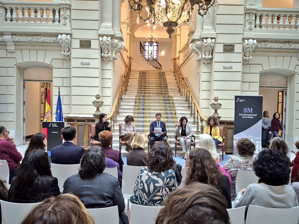 Carmen Calvo tweet media