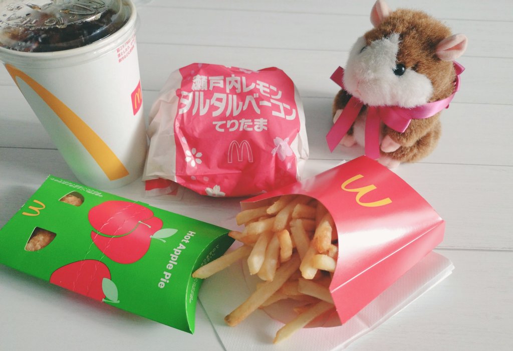 推しのアイドルがCMに起用された記念に食べた🍔🍟💃💃💃🎶