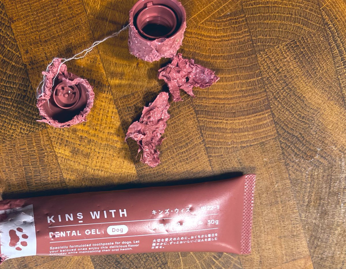 NOROCHAAAAA's tweet photo. フルリモートなのに今シーズンインフルに2回、ナマモノを食べてないのに胃腸炎1回にかかりました
そのかわり来週1歳になる犬は健康で1度も風邪をひいてないのでヨシ
この間は1本5000円代の犬用歯磨きペースト30gをイッキしたのにピンピンしてます

はあ…わたしにも良いことがありますように https://t.co/8FkQ5jRDHK