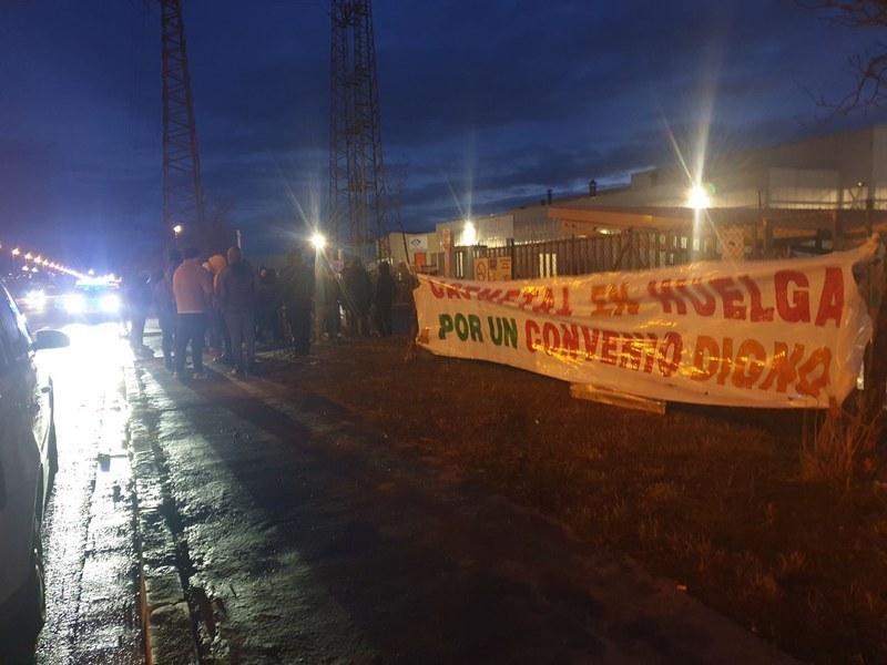 ELA_Sindikatua's tweet photo. #CastMetal Vitoria
✊Akordioa lortu dute eta bertan behera utzi dute #greba
✔️ Soldatak hobetuko dituzte
✔️ Lanaldia hobetuko dute
📲 https://t.co/HTXw2JfLbH
✊Termina la #huelga con un acuerdo
✔️ Mejores salarios
✔️ Mejora la jornada laboral
📲 https://t.co/J7oy0AMjr7 https://t.co/Fwt1VNQC2S