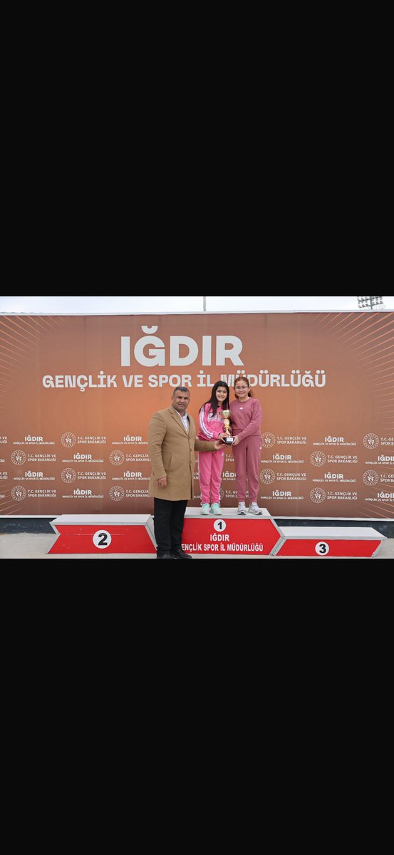 📍 Merkez Tenis Kortları

Minikler Tenis Turnuvaları tamamlandı. 🎾

Turnuvaya katılan tüm sporcularımızı tebrik ediyor, dereceye giren sporcularımıza başarılarının devamını diliyoruz. 🏆