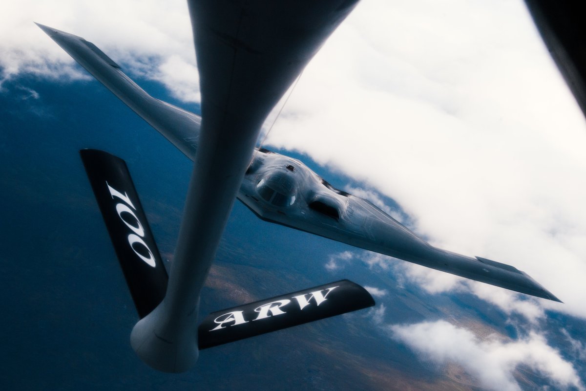 refueled's tweet photo. B-2 Spirit #B2 about to be #refueled by a KC-135 Stratotanker https://t.co/4Vjj3x7kaV