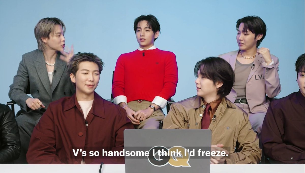 🗣: jus met V. what is the first thing you'd ask him?
🐥: taehyung is so handsome i think i'd freeze.
