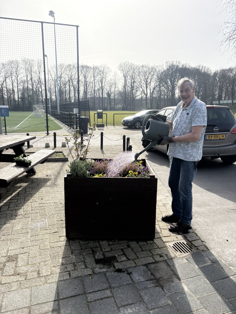 vvhelpman tweet media