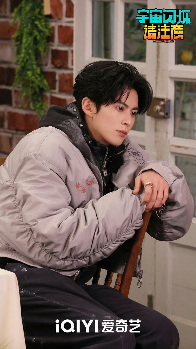260306 #DylanWang stills from Episode 13 of #WanderTogether have been released! The episode sees the WT team playing a variety of games in Jiaxing and diving at the Hangzhou Olympics Aquatics Sports Area, with a lineup of guest participants such as Fan Chengcheng, Bai Lu and Mao