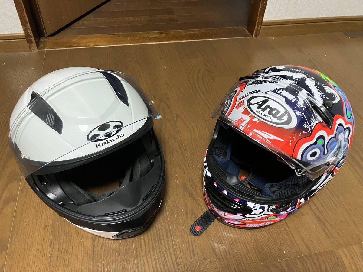 kawaba_tkc_o3's tweet image. 普段使いのメットはRYUKIさん。
走行会用はラパイドGX。
F17も捨てがたったのですが、濱原颯道選手のファンなので😁
#ogk #arai #kamui