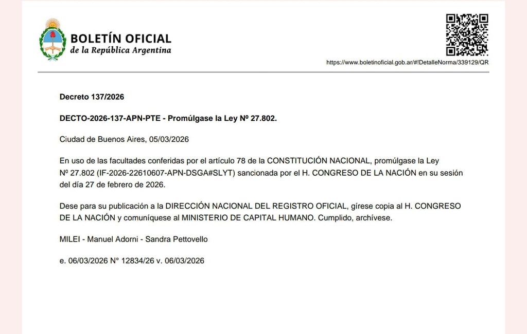 Hoy amanecimos con menos derechos que ayer.

Ni lentos ni perezosos, el gobierno promulgó la nueva reforma laboral y desde hoy empieza a regir.
Menos derechos, más flexibilidad para despedir, períodos de prueba más largos, cambios en indemnizaciones y jornadas que pueden
