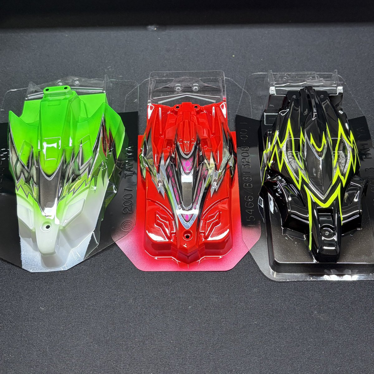 masaさんのボディ塗装が完了しました🎉 ネオファルコンは細いクローム