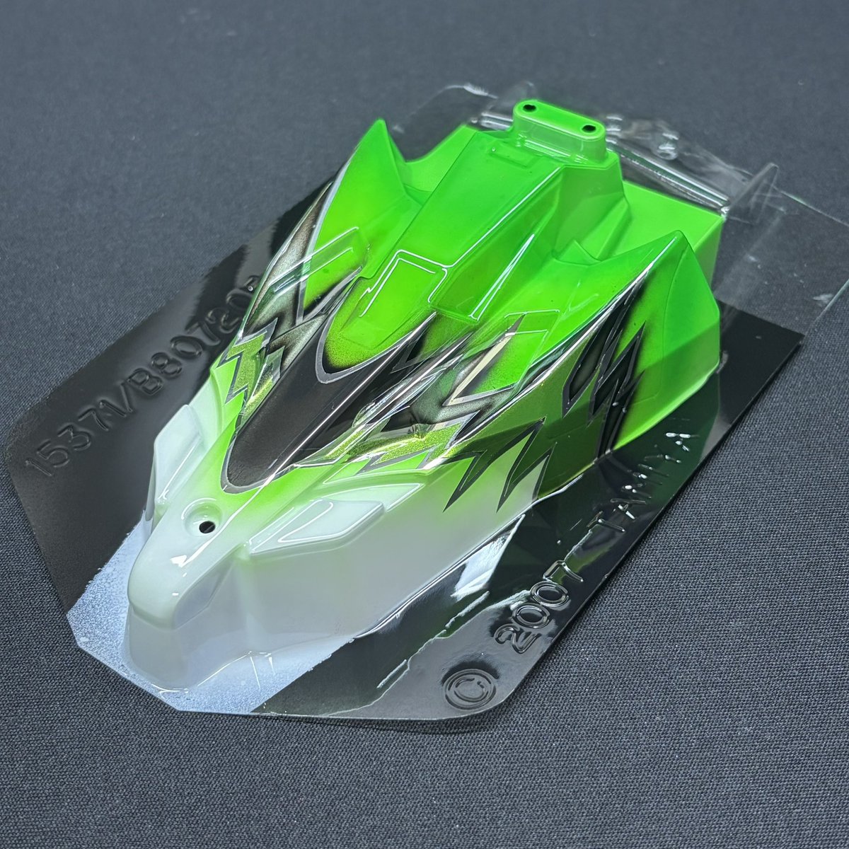 masaさんのボディ塗装が完了しました🎉 ネオファルコンは細いクローム