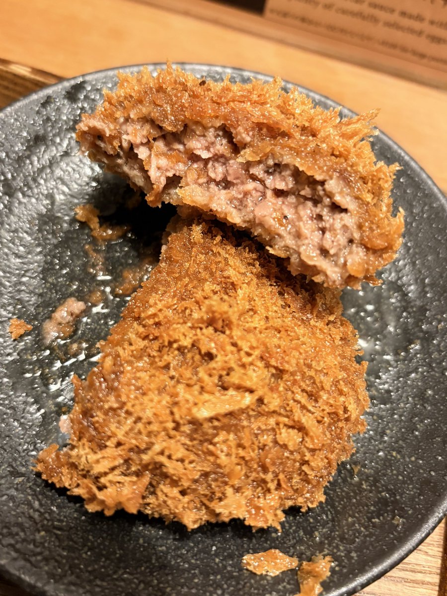 333punk_'s tweet photo. このために昼抜き

和牛メンチはヤザワミートのハンバーグ種？うまうま
上と極上ヒレ、私の舌では違いわからず両方うまうま
カニクリームコロッケはカニコロ🦀優勝

ご飯とキャベツのお代わりができるのが😆
#あげ福 https://t.co/qMcCaVamzz