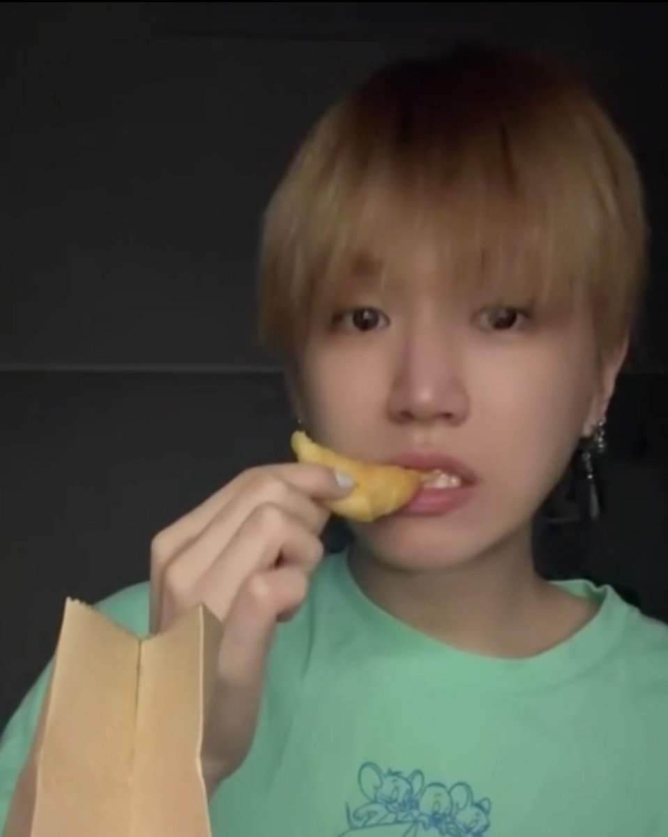 i get why jaehyun wants to bite him