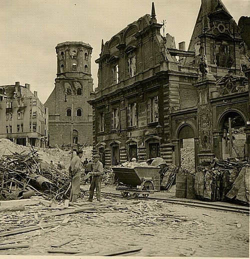 iLepikVonWiren's tweet photo. Ever wonder why Estonia, Latvia, and Lithuania always have warned about russia? All three were heavily bombed by the russians. Some of the people who lived through those bombings are still alive.

The images are from Tallinn, Riga, and Vilnius. https://t.co/ocefFXhZbp