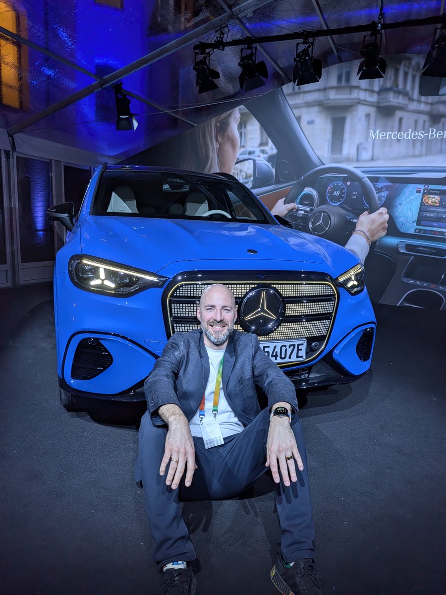 lutzmache's tweet photo. "Das kann ich dir wirklich nicht beschreiben, das muss man selbst erlebt haben" - den Satz habe ich gestern am laufenden Band gesagt. Gemeint war Google Beam, aber das traf auch auf die Party danach zu.
10/10, gern wieder #TachGoogle https://t.co/8MDOsJP9X9