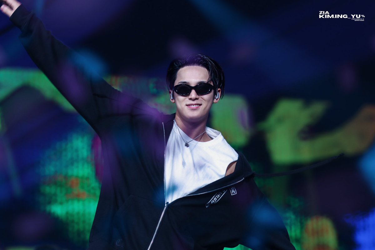 260301 HK NEW_ D2

EYES ON YOU: 
너의 첫번째 상처를 내게줘~ 

#민규 #세븐틴 
#ミンギュ　#金珉奎
#SEVENTEEN #MINGYU