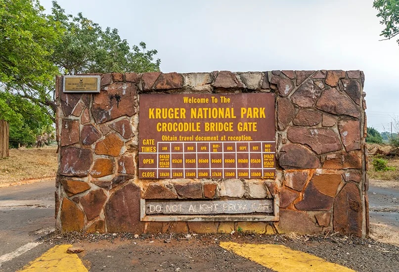 GovernmentZA's tweet photo. Planning a nature escape? Visit the breathtaking Kruger National Park and remember to respect wildlife rules and park regulations.
Take only pictures, leave only footprints. πΎ
#KnowYourByLaws #VisitSA #GovZAUpdates #Shotleft #VisitSouthAfrica https://t.co/Jft9LGjral