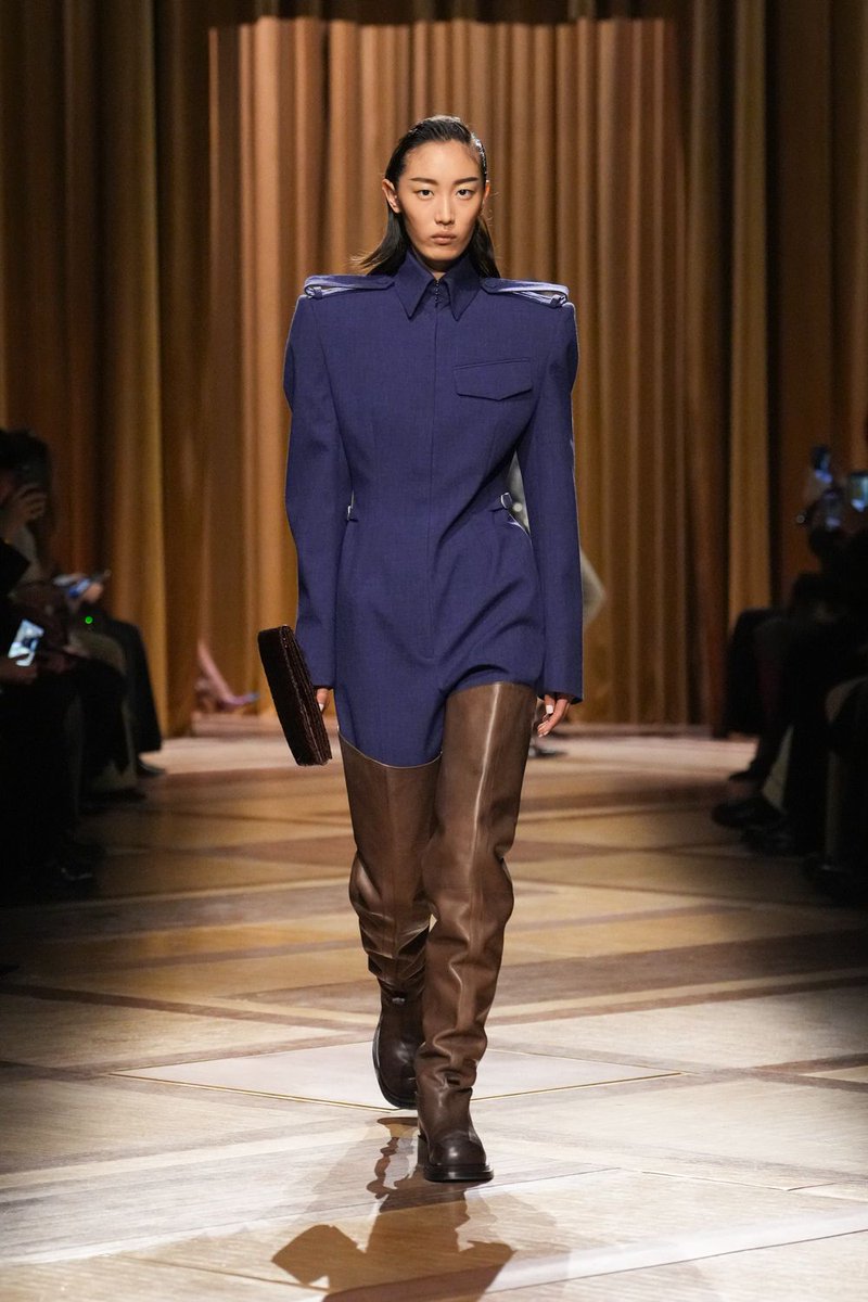 LaModeUnknown's tweet photo. The BLUES of ✨️Mugler✨️ Fall/Winter 2026.🪡 https://t.co/eLObmnoxPl