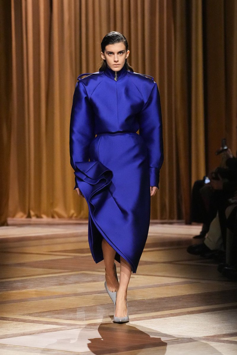 LaModeUnknown's tweet photo. The BLUES of ✨️Mugler✨️ Fall/Winter 2026.🪡 https://t.co/eLObmnoxPl