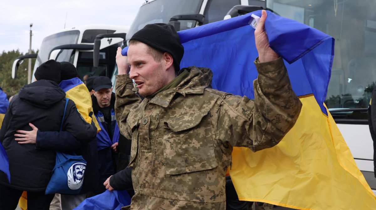 500 Ukrainian POWs came back home in just two days. 500 families can breathe again.