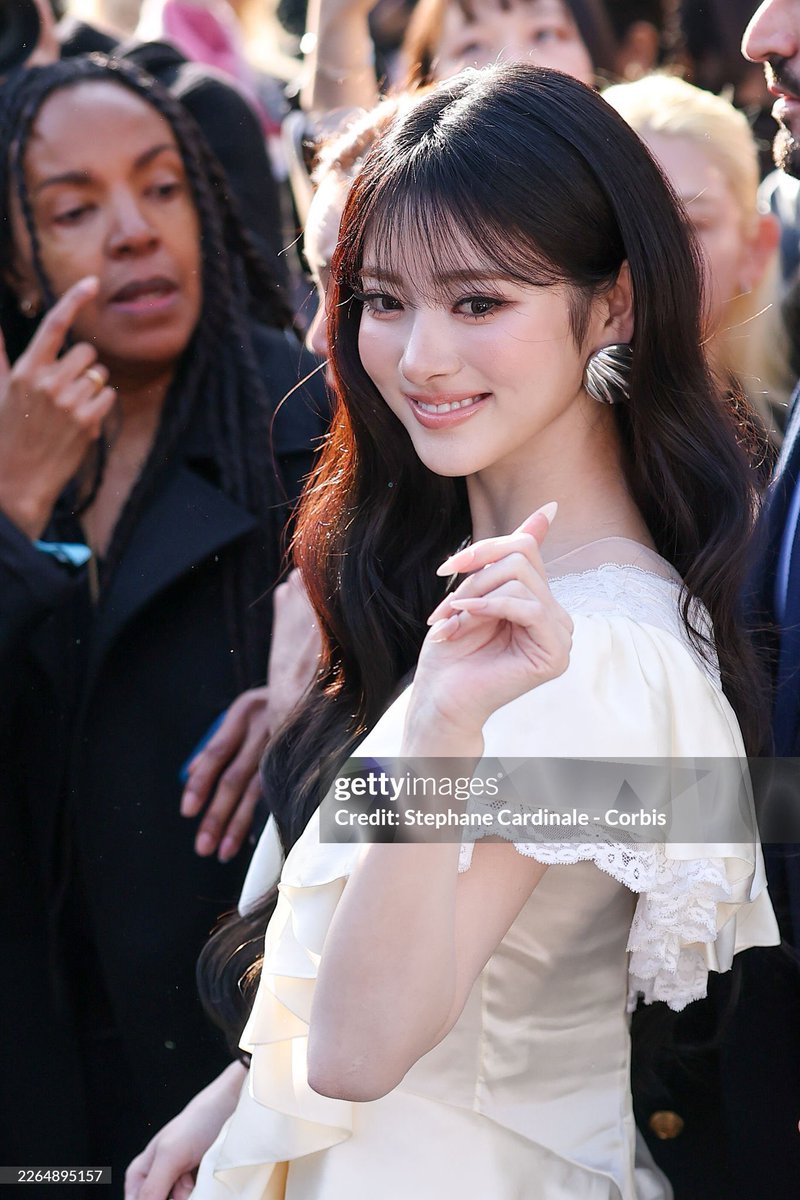 안나 진짜 아름다운 듯 착장도 본인이 이거 입고싶다 했다는데 내 여자 너무 감다살이라 감동적임 (ᐡ⸝⸝o̴̶̷᷄  ̫ o̴̶̷̥᷅⸝⸝ᐡ)