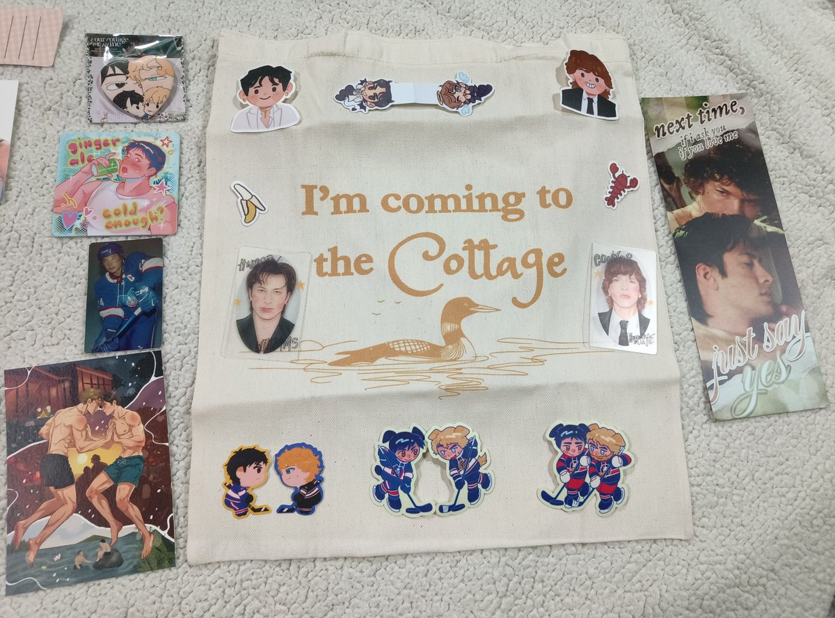 CryptidCircle's tweet photo. Dumating na yung online kit ko 
Ang gaganda ng inclusions 
Ang gagaling ng mga artist 
Thank you po sa pagorganize @khaelx_ @chowmowan https://t.co/OfvVAxDc7z