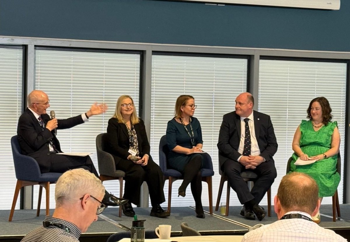 Richard Lee MBE CStJ QAM FIMC FCPara tweet media