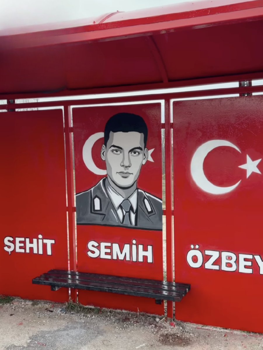 Şehidimiz Astsubay Çavuş Semih Özbey'in anısına vatandaşlar bir durağı yeniledi.